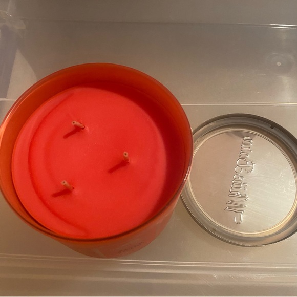 Bath and Body Works Peach Bellini Candle - Picture 3 of 3